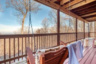 Pine Needle by AvantStay Log Cabin w Gorgeous Views Hot Tub Patio Pool Table - Gatlinburg - 8