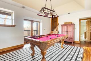 Pine Needle by AvantStay Log Cabin w Gorgeous Views Hot Tub Patio Pool Table - Gatlinburg - 7