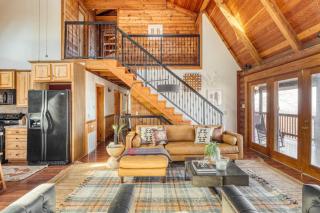 Pine Needle by AvantStay Log Cabin w Gorgeous Views Hot Tub Patio Pool Table - Gatlinburg - 3