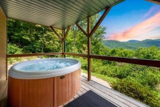 Among the Clouds by AvantStay Views Hot Tub - 0