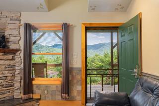 Among the Clouds by AvantStay Views Hot Tub - Candler - 2
