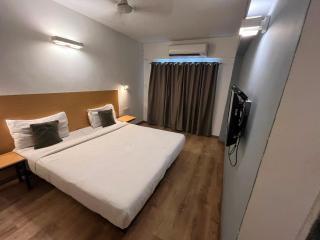 Palette Magarpatta Near Season Mall - Mundhva - 0