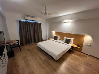 Palette Magarpatta Near Season Mall - Mundhva - 5