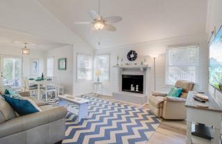 72 Pelican Bay AvantStay Community Pool Decks - Isle of Palms - 5