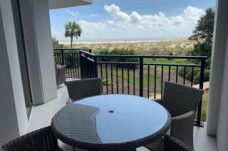 121 D Shipwatch by AvantStay Oceanfront Villa w View - Isle of Palms - 3