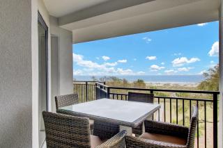 303A Shipwatch by AvantStay Ocean View Shared Pool Boardwalk to Beach - Isle of Palms - 8