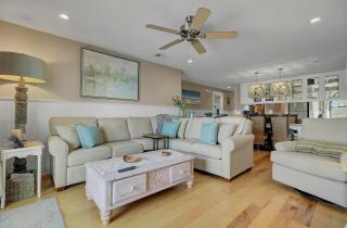 211 Seascape by AvantStay Oceanfront View Pool - Isle of Palms - 0