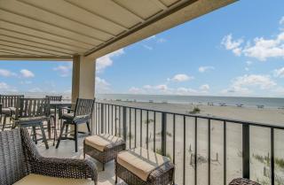 211 Seascape by AvantStay Oceanfront View Pool - Isle of Palms - 9