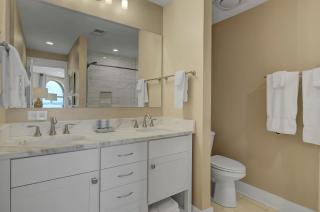 211 Seascape by AvantStay Oceanfront View Pool - Isle of Palms - 7