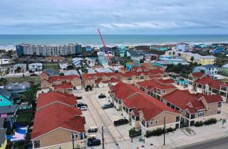 Private Yard Cornhole Resort Pool Oasis w Slide Down the Shore by AvantStay - Port Aransas - 6