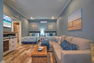2 Pools Beach Boardwalk Access Studio Sleeps 5 Beach Bungalow by AvantStay - 3