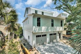17 Marsh Island Lane by AvantStay Modern Home w Amazing Views - Isle of Palms - 3