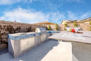 Indio Echo AvantStay Terra Lago Retreat Pool Firepit Outdoor Kitchen - Indio - 8