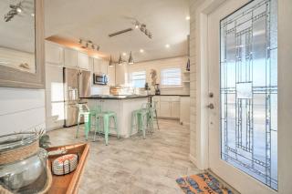 Dapper Dolphin by AvantStay Pool Game Room - Port Aransas - 1