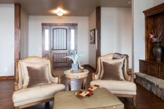 Heritage by AvantStay Luxe Oregon Retreat Deck - Powell Butte - 2