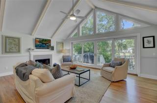19 Oyster Row by AvantStay Lakefront Home w Golf Course Views - Isle of Palms - 9