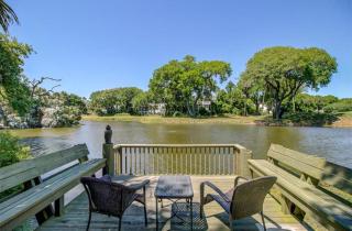 19 Oyster Row by AvantStay Lakefront Home w Golf Course Views - Isle of Palms - 1