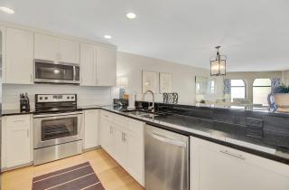 417 Seascape by AvantStay Beachfront Condo w Communal Pool Access - Isle of Palms - 1