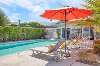 Lloyd by AvantStay Palm Spring Paradise w Pool Large Yard Table Tennis Permit3779 - Palm Springs - 4