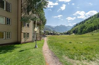 Etta Place 1 by AvantStay Ski In Ski Out Unit w Views of the Slopes - 1
