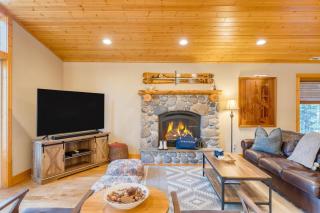 Washoe Chalet by AvantStay Game Room Hot Tub Putting Green Fire Pit - Tahoma - 3