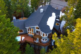 Sparrow by AvantStay Modern Mountain Retreat w Hot Tub Pool Table Games - Truckee - 0