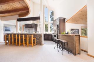 Sparrow by AvantStay Modern Mountain Retreat w Hot Tub Pool Table Games - Truckee - 2