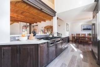 Sparrow by AvantStay Modern Mountain Retreat w Hot Tub Pool Table Games - Truckee - 1