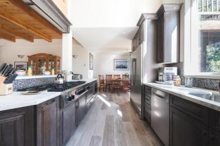 Sparrow by AvantStay Modern Mountain Retreat w Hot Tub Pool Table Games - Truckee - 6