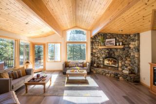 Sparrow by AvantStay Modern Mountain Retreat w Hot Tub Pool Table Games - Truckee - 5