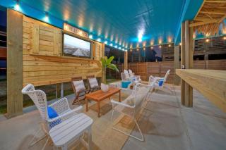 Outdoor Lounge w Bar Swing Seats Near Nature Preserve Blutopia by AvantStay - Port Aransas - 0