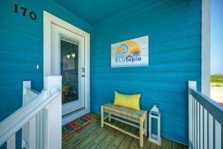 Outdoor Lounge w Bar Swing Seats Near Nature Preserve Blutopia by AvantStay - Port Aransas - 4