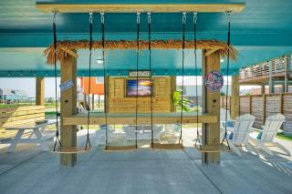 Outdoor Lounge w Bar Swing Seats Near Nature Preserve Blutopia by AvantStay - Port Aransas - 8