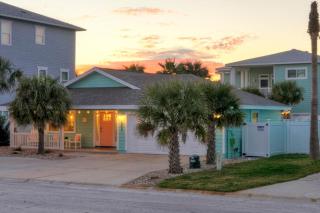 Peachy Palm by AvantStay Huge Private Pool - Port Aransas - 2