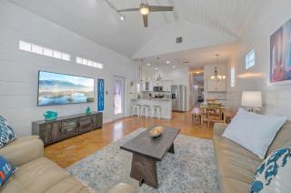 Shared Pool Playground 2blocks to TownEateries Pirates Lair by AvantStay - Port Aransas - 3