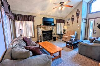 Frost Hollow by AvantStay Deck w Grill Game Room Loft - White Haven - 9