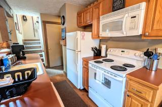 Frost Hollow by AvantStay Deck w Grill Game Room Loft - White Haven - 3