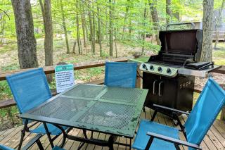 Frost Hollow by AvantStay Deck w Grill Game Room Loft - White Haven - 7