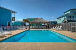 Backyard Tiki Bar Walk to the Beach Pool Cabana Cheeky Tiki by AvantStay - Port Aransas - 9