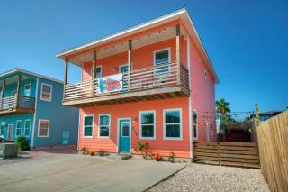 Backyard Tiki Bar Walk to the Beach Pool Cabana Cheeky Tiki by AvantStay - Port Aransas - 7