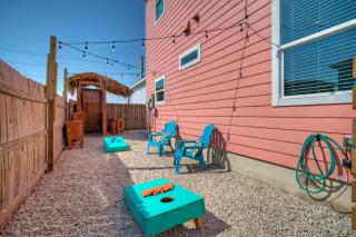 Backyard Tiki Bar Walk to the Beach Pool Cabana Cheeky Tiki by AvantStay - Port Aransas - 4