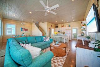 Backyard Tiki Bar Walk to the Beach Pool Cabana Cheeky Tiki by AvantStay - Port Aransas - 8