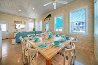 Backyard Tiki Bar Walk to the Beach Pool Cabana Cheeky Tiki by AvantStay - Port Aransas - 1