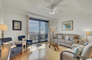 401 A Shipwatch by AvantStay Beachfront Condo w Community Pool Access - Isle of Palms - 5