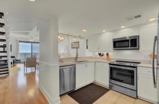 401 A Shipwatch by AvantStay Beachfront Condo w Community Pool Access - Isle of Palms - 1