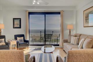 401 A Shipwatch by AvantStay Beachfront Condo w Community Pool Access - Isle of Palms - 4
