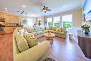 Pool Walkable to Old Town Eateries Nightlife Shops Palm Palace by AvantStay - Port Aransas - 9