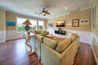 Pool Walkable to Old Town Eateries Nightlife Shops Palm Palace by AvantStay - Port Aransas - 4