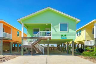Near the Beach, Private Pool w Free Heat, Firepit Laid Back Lime by AvantStay - Port Aransas - 8