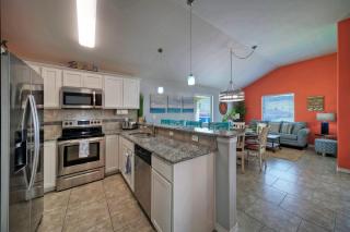 Near the Beach, Private Pool w Free Heat, Firepit Laid Back Lime by AvantStay - Port Aransas - 6